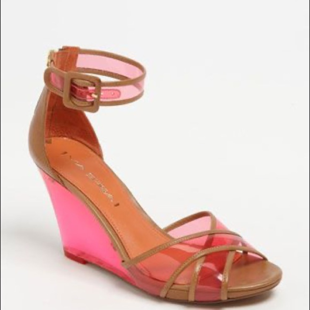 NWOT Via Spiga Bianca sandal wedge, size 7